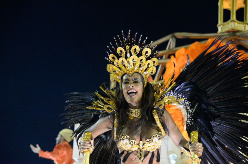 Brazilian Carnival 2017: highlights and revealing costumes Brazilian Carnival 2017: highlights and revealing costumes