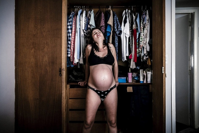 Brazilian photographer showed his girlfriend's home birth
