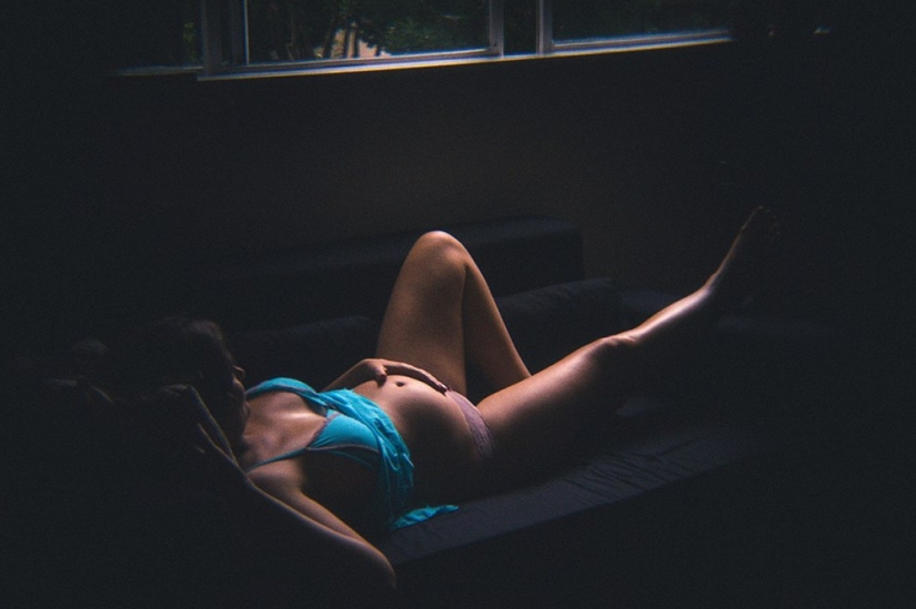 Brazilian photographer showed his girlfriend's home birth