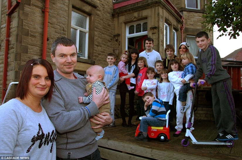 Britain's largest family celebrates the birth of its 19th child