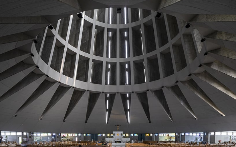 BRUTALISMO DE NÁPOLES A TRIESTE