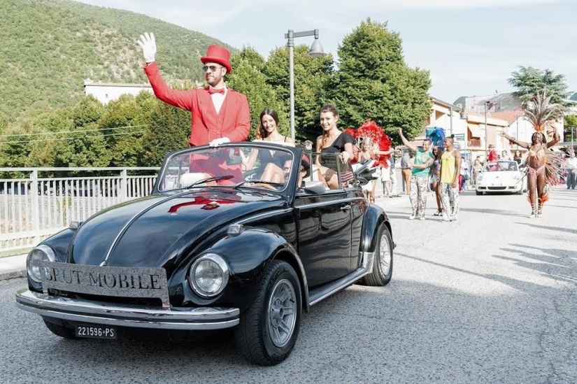 Bueno, eres tan aterrador: el festival anual de personas feas se celebró en Italia Bueno, eres tan aterrador: el festival anual de personas feas se celebró en Italia