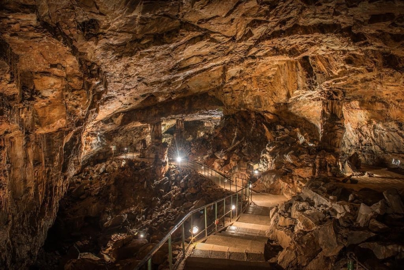Bulgaria: Syeva Dupka Cave