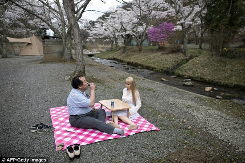 Cada vez más japoneses prefieren las relaciones con muñecas sexuales de goma