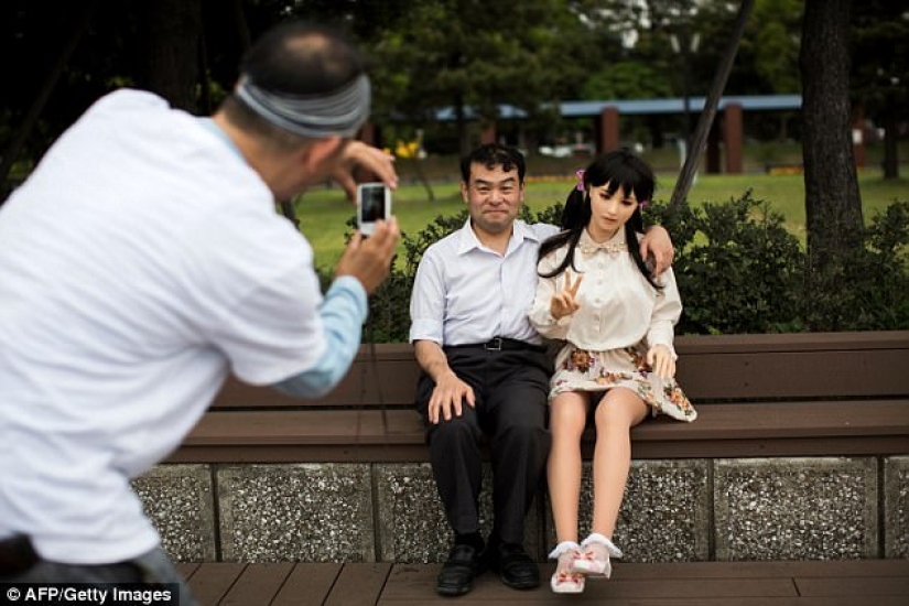 Cada vez más japoneses prefieren las relaciones con muñecas sexuales de goma
