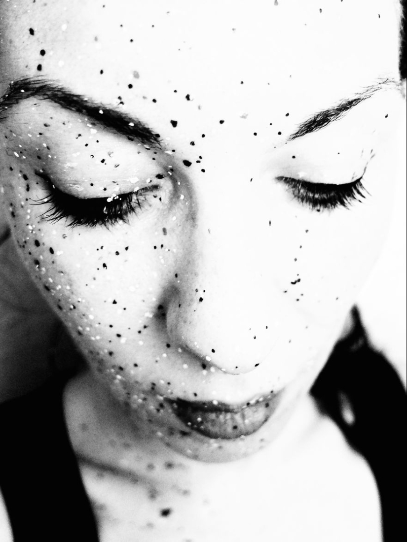 Cada vez que hago arte, también me transformo a mí mismo en una obra de arte. Cada vez que hago arte, también me transformo a mí mismo en una obra de arte.