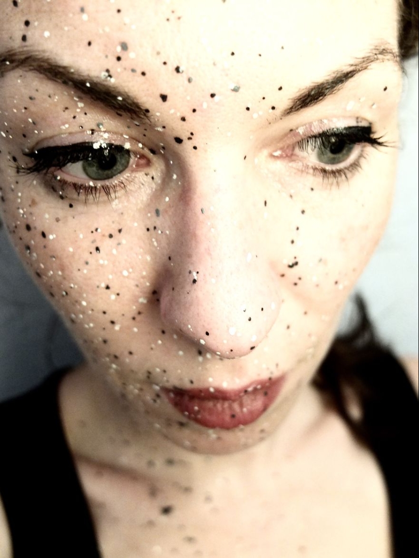 Cada vez que hago arte, también me transformo a mí mismo en una obra de arte. Cada vez que hago arte, también me transformo a mí mismo en una obra de arte.