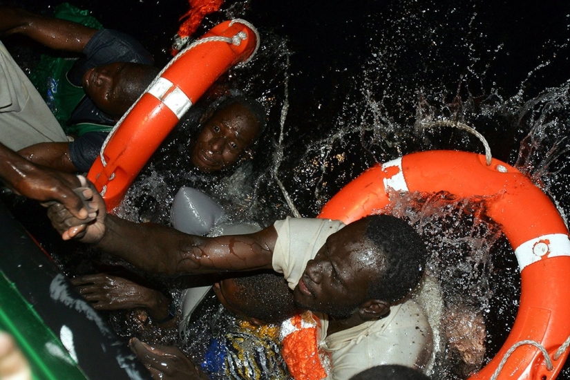 Camino difícil y peligroso de los refugiados a Europa