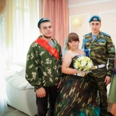 Camouflage dress, berets and vests: a wedding in the style of the Airborne Forces took place in Omsk Camouflage dress, berets and vests: a wedding in the style of the Airborne Forces took place in Omsk