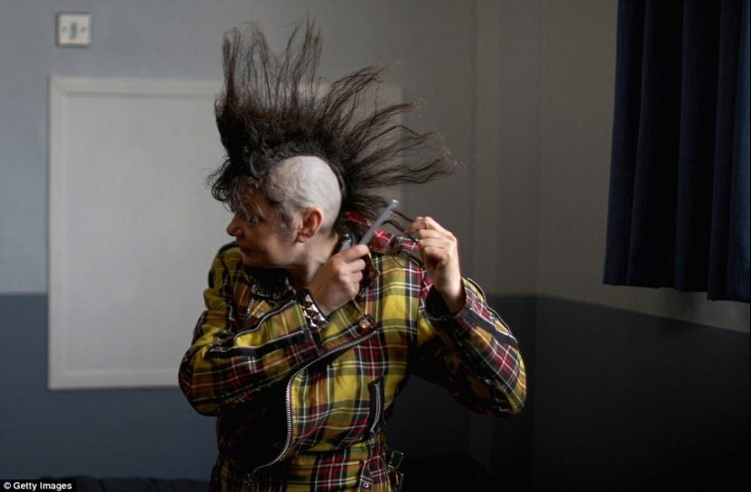 Canas en la barba, demonio en una costilla: cómo se juntan los punks ancianos británicos Canas en la barba, demonio en una costilla: cómo se juntan los punks ancianos británicos