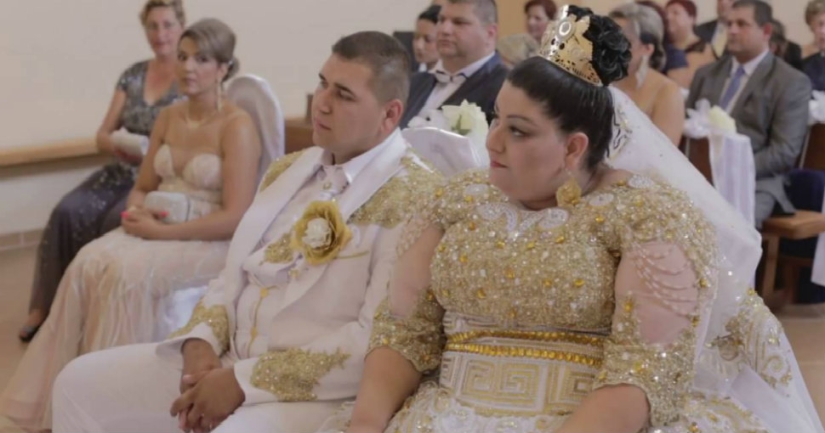 Caro-rico: boda gitana con un vestido por 175 mil dólares y una lluvia de dinero