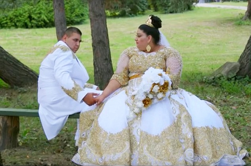 Caro-rico: boda gitana con un vestido por 175 mil dólares y una lluvia de dinero