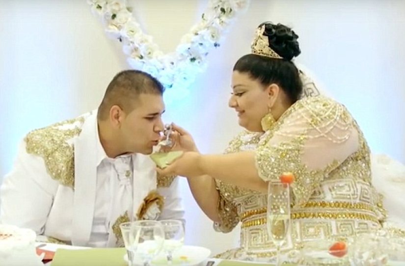 Caro-rico: boda gitana con un vestido por 175 mil dólares y una lluvia de dinero