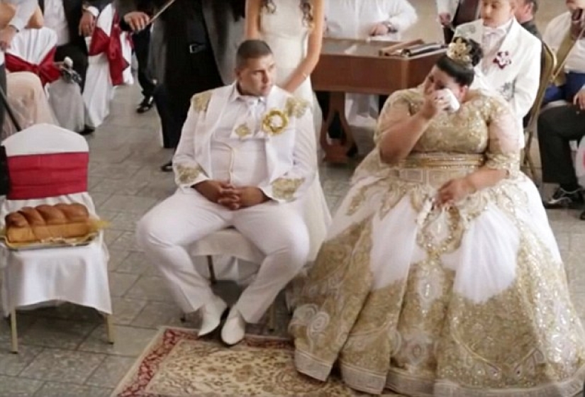 Caro-rico: boda gitana con un vestido por 175 mil dólares y una lluvia de dinero