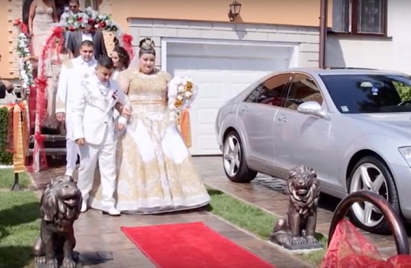 Caro-rico: boda gitana con un vestido por 175 mil dólares y una lluvia de dinero