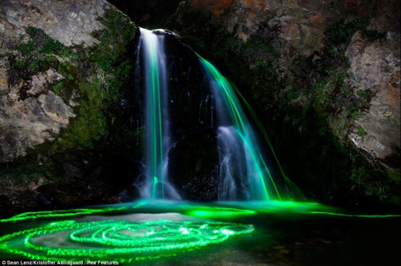 cascadas de neón