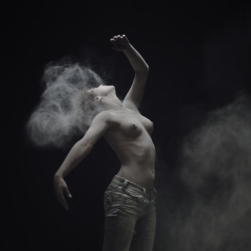Cenizas - erótica no trivial por Olivier Valsecchi Cenizas - erótica no trivial por Olivier Valsecchi