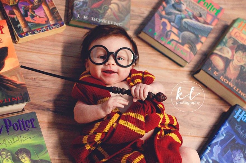 Charming photo shoot of a baby in the image of Harry Potter Charming photo shoot of a baby in the image of Harry Potter