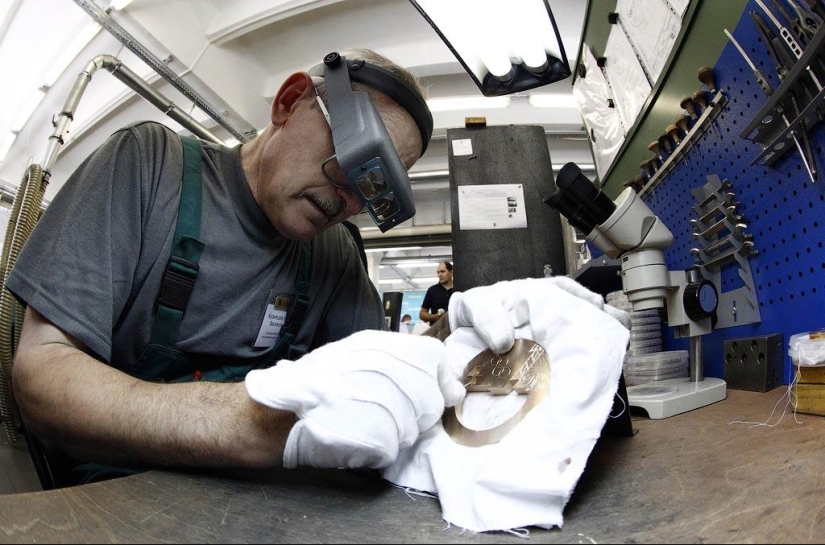 Cherished 535 grams: how Olympic medals are made