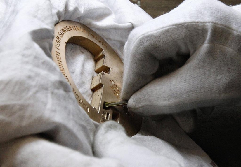 Cherished 535 grams: how Olympic medals are made