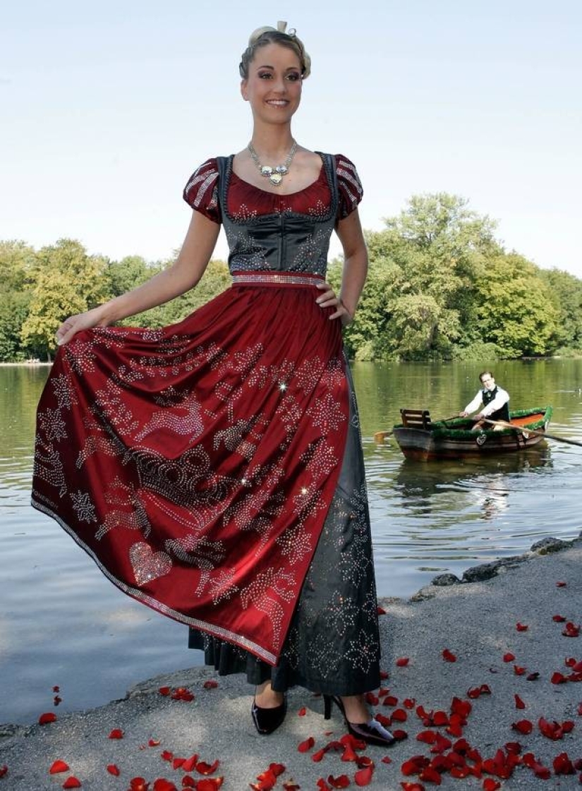 Chic y brillante: 15 vestidos más caros y lujosos del mundo Chic y brillante: 15 vestidos más caros y lujosos del mundo