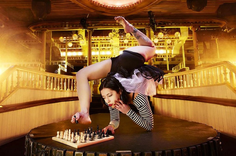 Chica serpiente increíblemente flexible y sexy Leilani Franco