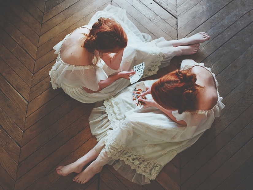 Chica y su amigo invisible Chica y su amigo invisible