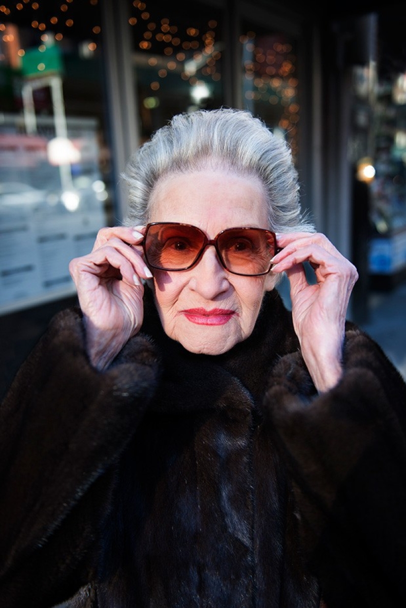 Chicas de edad elegante de Manhattan y Beverly Hills