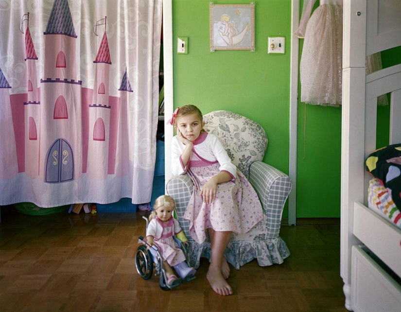 Children&#39;s fashion: girls and their dolls