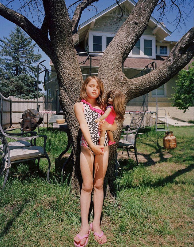 Children&#39;s fashion: girls and their dolls