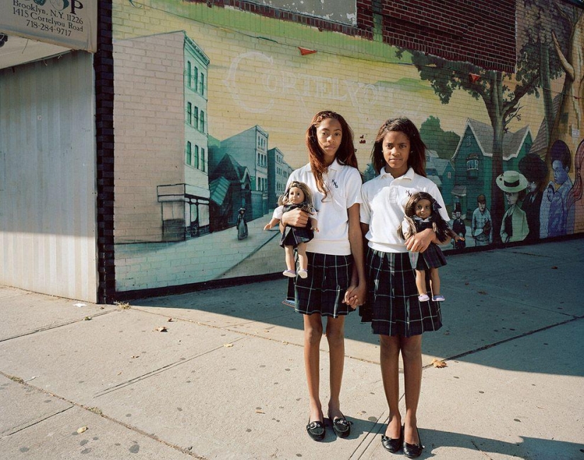 Children&#39;s fashion: girls and their dolls