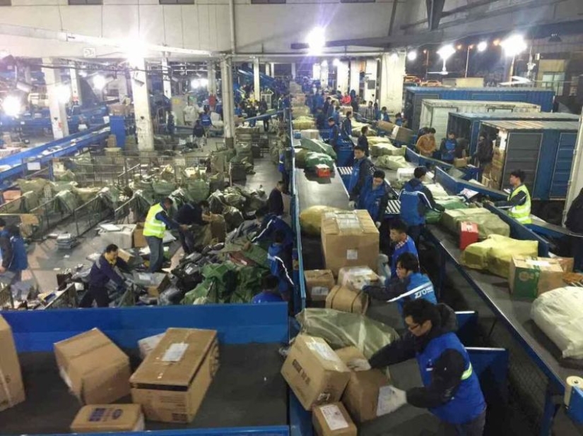 China Post durante el Día Mundial de las Compras el 11 de noviembre. Russian Post, ¡espera querido!
