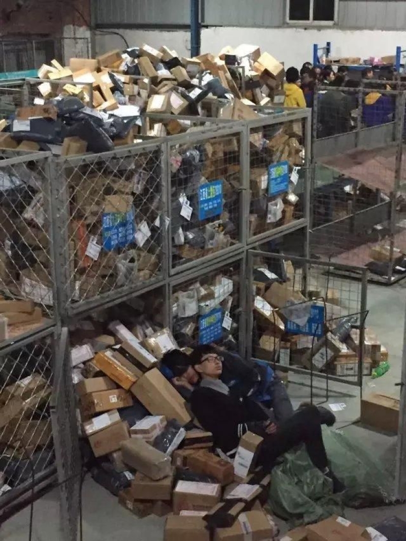 China Post durante el Día Mundial de las Compras el 11 de noviembre. Russian Post, ¡espera querido!