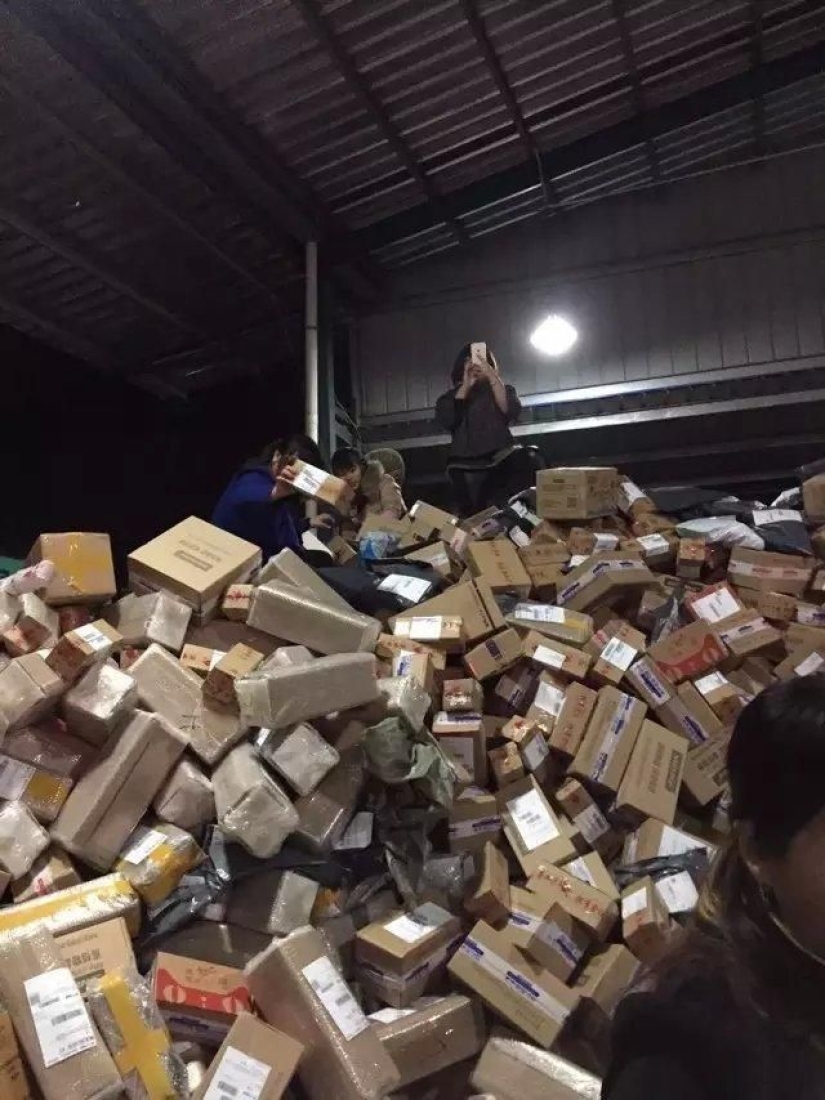 China Post durante el Día Mundial de las Compras el 11 de noviembre. Russian Post, ¡espera querido!