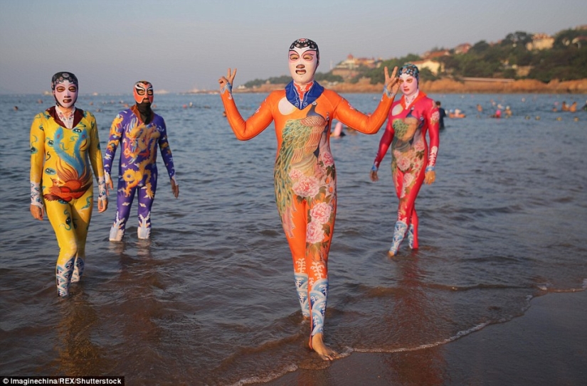 Chinese bathing suits "facekini" now come in the form of a panda, tiger and other animals
