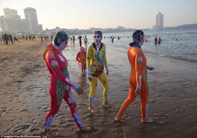Chinese bathing suits "facekini" now come in the form of a panda, tiger and other animals