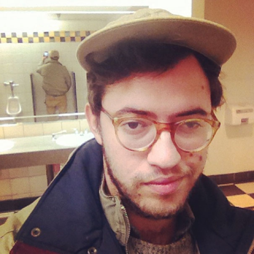 Citizens, check your selfies before posting them on the Internet! Citizens, check your selfies before posting them on the Internet!