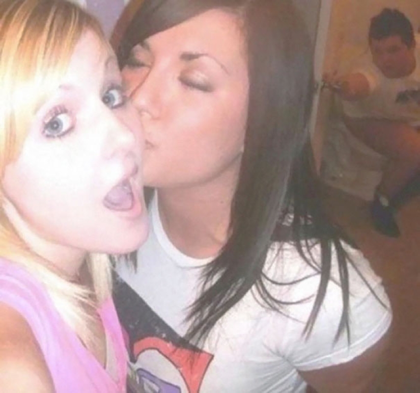 Citizens, check your selfies before posting them on the Internet! Citizens, check your selfies before posting them on the Internet!