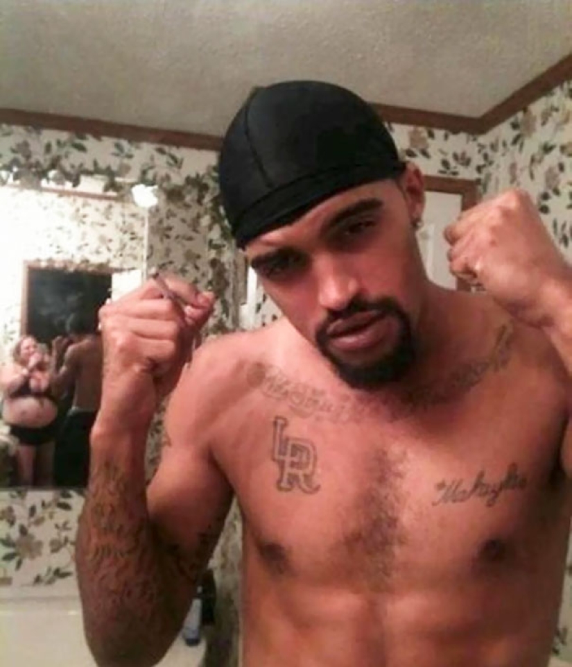 Ciudadanos, ¡revisen sus selfies antes de publicarlos en Internet! Ciudadanos, ¡revisen sus selfies antes de publicarlos en Internet!