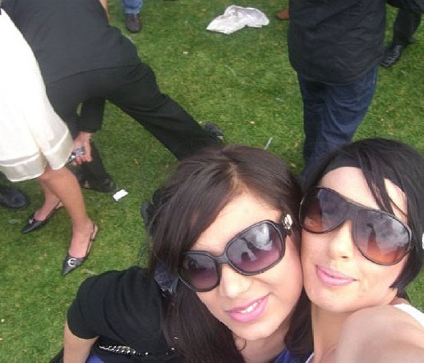 Ciudadanos, ¡revisen sus selfies antes de publicarlos en Internet! Ciudadanos, ¡revisen sus selfies antes de publicarlos en Internet!