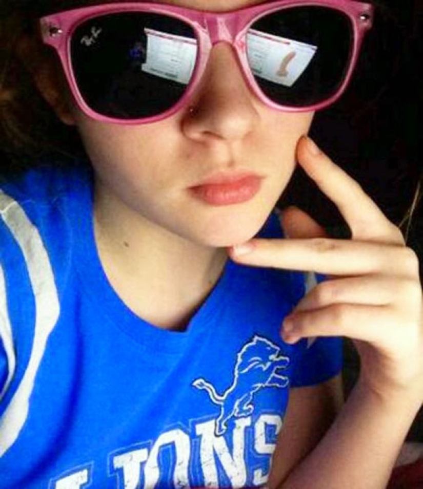 Ciudadanos, ¡revisen sus selfies antes de publicarlos en Internet! Ciudadanos, ¡revisen sus selfies antes de publicarlos en Internet!