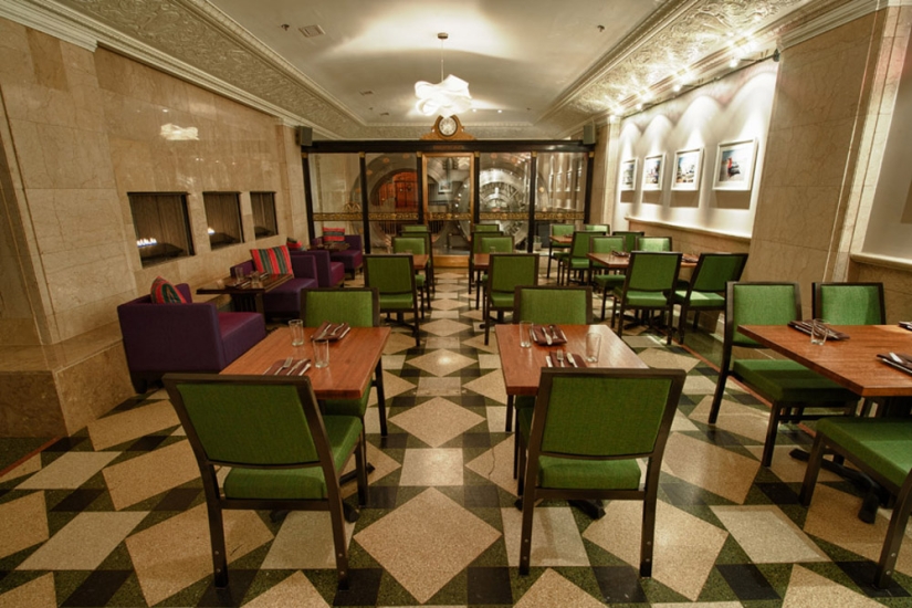 Cámara acorazada de un banco de los años 20 convertida en un elegante restaurante Cámara acorazada de un banco de los años 20 convertida en un elegante restaurante