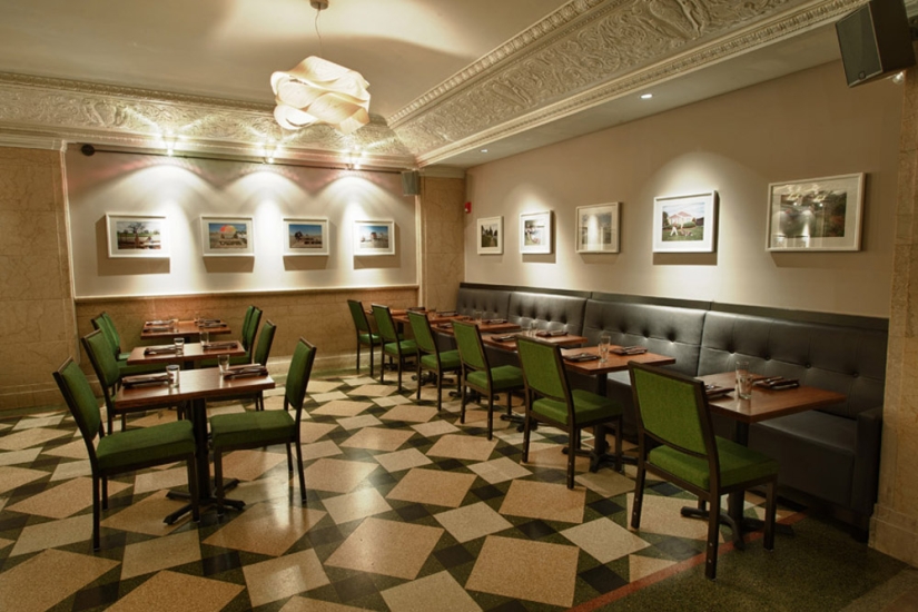 Cámara acorazada de un banco de los años 20 convertida en un elegante restaurante Cámara acorazada de un banco de los años 20 convertida en un elegante restaurante