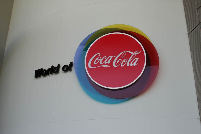 Cómo aprenderlo todo sobre la bebida más popular del mundo: un viaje al mundo de Coca-Cola