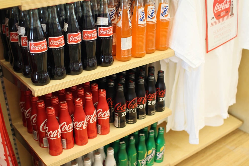 Cómo aprenderlo todo sobre la bebida más popular del mundo: un viaje al mundo de Coca-Cola