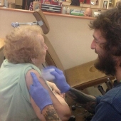 Cómo celebró la abuela su cumpleaños número 103