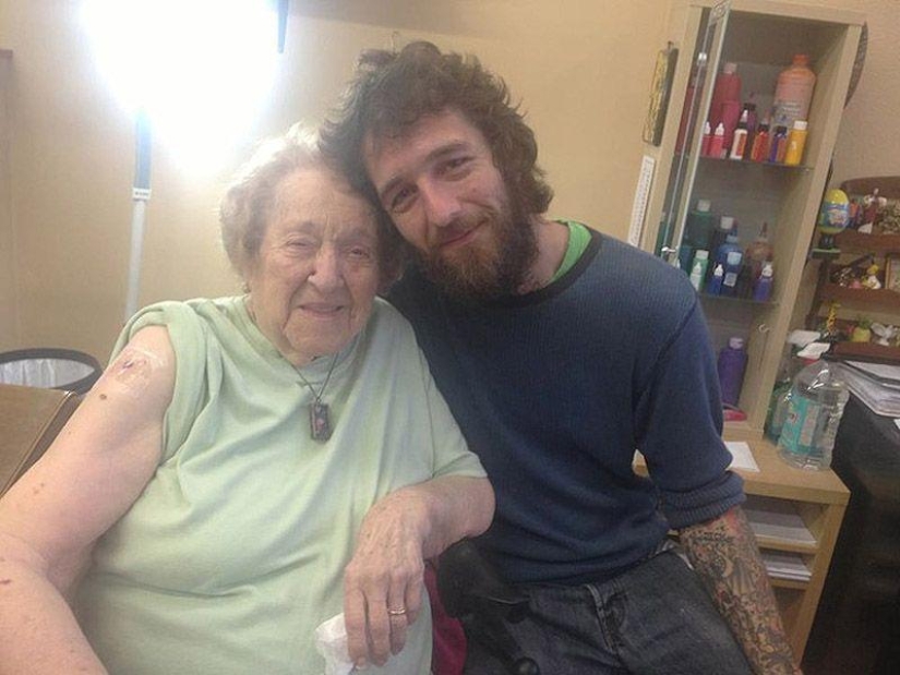 Cómo celebró la abuela su cumpleaños número 103