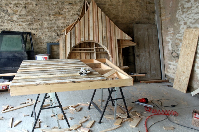 Cómo construir un castillo real para un niño a partir de paletas de madera ordinarias