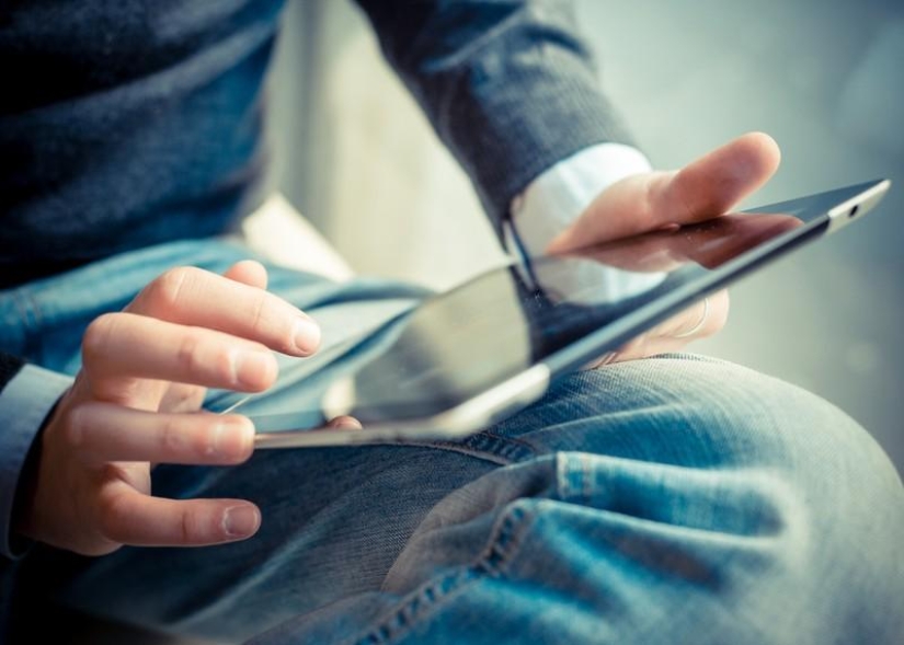 Cómo encontrar acceso gratuito a Internet mientras viajas