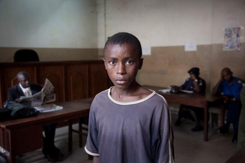 Cómo los adolescentes en Sierra Leona pasan años en prisión esperando su juicio